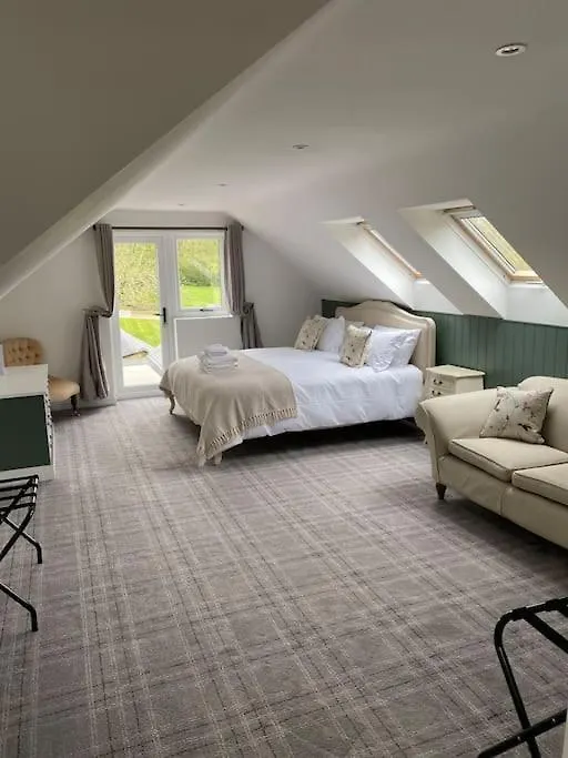 Secluded Countryside Home, Hot Tub, Onsite Pub, Pool Table, Sleeps Upto 13, Perfect For A Family Get Together Wimborne Minster