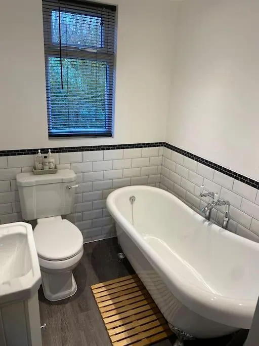 Secluded Countryside Home, Hot Tub, Onsite Pub, Pool Table, Sleeps Upto 13, Perfect For A Family Get Together Wimborne Minster Holiday home