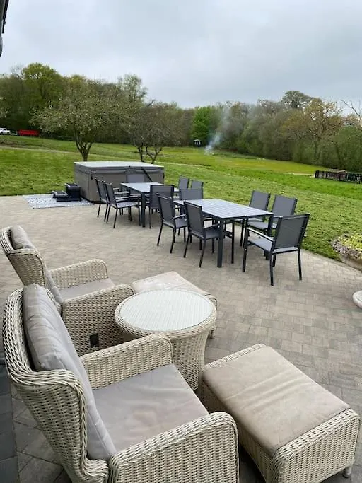 Secluded Countryside Home, Hot Tub, Onsite Pub, Pool Table, Sleeps Upto 13, Perfect For A Family Get Together Wimborne Minster 0*,  United Kingdom