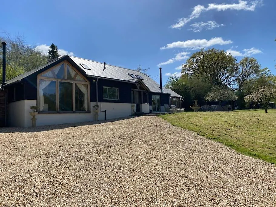 Holiday home Secluded Countryside Home, Hot Tub, Onsite Pub, Pool Table, Sleeps Upto 13, Perfect For A Family Get Together Wimborne Minster