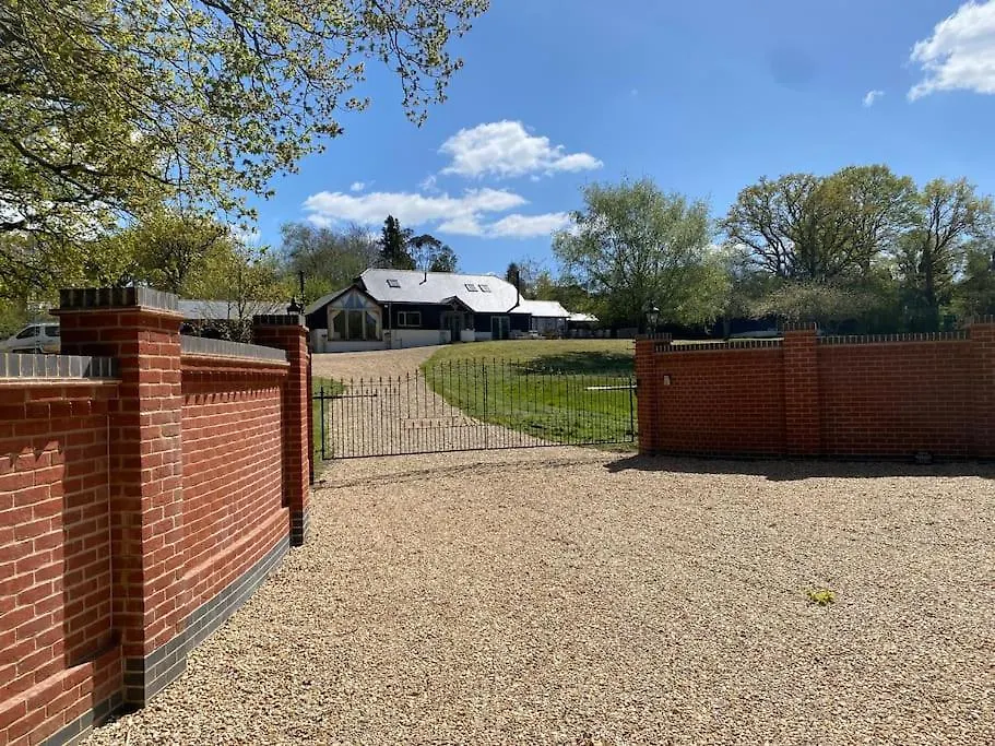 Secluded Countryside Home, Hot Tub, Onsite Pub, Pool Table, Sleeps Upto 13, Perfect For A Family Get Together Wimborne Minster United Kingdom